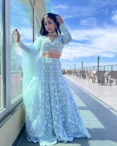 Veebha Anand Instagram - Shadi ready!! 🦋

#hifsakishadi 

@the_adhya_designer 
@timelessjewelsby_s
