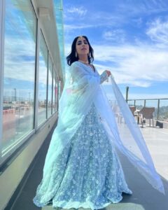 Veebha Anand Instagram - Shadi ready!! 🦋

#hifsakishadi 

@the_adhya_designer 
@timelessjewelsby_s