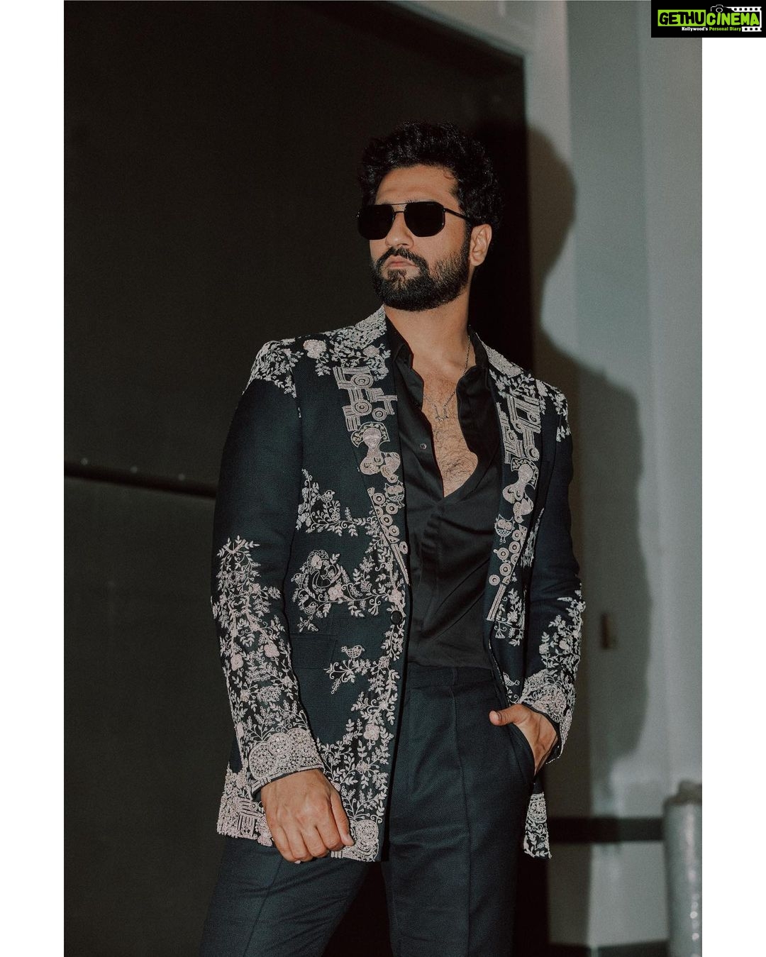 Vicky Kaushal Instagram - Filmfare night! - Gethu Cinema