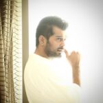 Vinay Rai Instagram - Shine a light #actor #actorslife #morning #latest #new #vinayrai #love #cinema #tamil #photography #morningvibes #readytogo