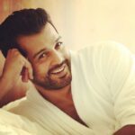 Vinay Rai Instagram - Sunday’s be like........😎 #actor #actorslife #sunday #lazysunday #vinayrai #break #morning #bedtimestories #getupandgo