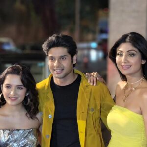 Abhimanyu Dasani Instagram - Height Order,
Not really 😝
#Nikamma #oneyear