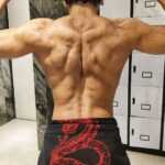 Abhimanyu Dasani Instagram - I wear my heart on my back. Try this back workout Pulls up 3 x 10 Lat pull downs 4 x 10 Barbell rows 3 x 10 Close grip pull downs 3 x 10 Seated rows 3 x 10 Rear delt 3 x 15 Pull ups till failure. #workout #fitness #backworkout London, United Kingdom