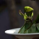 Abhirami Suresh Instagram - നാടൻ വിഭാവങ്ങളിലേ സ്വർണ കിഴി, ഊട്ടോപ്യൻ കിഴി പ്രോൺസ് 🦐 . @im_yadhuvenugopal 📸 . . #kizhiprawns #cafeuutopia #uutopia #prawns #nadan #kizhi #yummy #kerala #kerala🌴 #keralaattraction #foodie #food #keralafood #naadanfood #naadan #thaninadan Cafe Uutopia