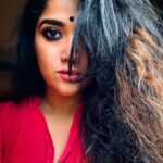 Abhirami Suresh Instagram - A candle can only illuminate its world by allowing itself to be set on fire. Matshona Dhliwayo . . . #peace