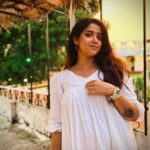 Abhirami Suresh Instagram - Hues of gold, Making me bold, Shining as told, Breaking the mould.. 🤍 . . #scribbles #love #goldenhour #just #liveloveliberate ✨