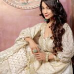 Adaa Khan Instagram - शाही vibes 👸 . . . . . #photooftheday #ootd #indianwear #fashion #style #fashionista #lookbook #instagood #instadaily #fashionlikeadaa #adaakhan