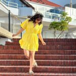 Aishwarya Sharma Bhatt Instagram - Yellow Yellow .. Marshmallow🤣🤪 Outfit: @fashionvilla0111 Styling: @styling.your.soul #aishwaryasharma #khatronkekhiladi #khatronkekhiladi13 #kkk13 #colorstv Cape Town, South Africa
