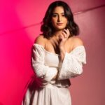 Aishwarya Sharma Bhatt Instagram - Feed Your Focus..but Yes Instagram too 🤣😂 Stylist: @styling.your.soul Outfit: @styleislandofficial Shoot managed by: @socialpinnaclepr Captured by: @van_photography @_megapixelphotography Makeup by: @celebsmakeupbysejal Hair Artist: @furiya_artist Location: @ukiyostudio.in #aishwaryasharma #photoshoot #summerlook #khatronkekhiladi13
