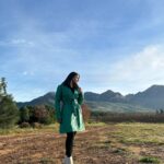 Aishwarya Sharma Bhatt Instagram - Good morning ❤️ Styled by @stylebysaachivj Team @sanzimehta777 @styledbynikinagda #aishwaryasharma #khatronkekhiladi13 #kkk13 #khatronkekhiladi #greenery #mouintains #southafrica