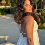 Aishwarya Sharma Bhatt Instagram - Golden Hour Glow ☀️ Outfit: @coordinate.in Styling: @styling.your.soul Assisted by: @stylefile.bykrisha #aishwaryasharma #maldives #maldivianglow #ootd