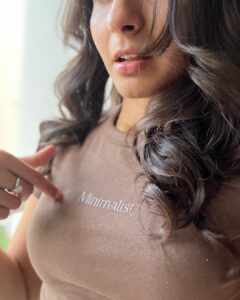 Andrea Jeremiah Instagram - Less is more 🧸

#mondaymood #selfie