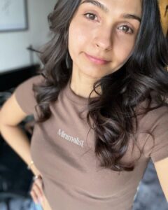 Andrea Jeremiah Instagram - Less is more 🧸

#mondaymood #selfie