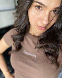 Andrea Jeremiah Instagram - Less is more 🧸

#mondaymood #selfie
