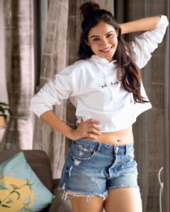 Andrea Jeremiah Instagram - Christmas is coming🎄☃️🤍 

📸 @prachuprashanth 
MUH @prakatwork @motwanikiara 

P.S: The cute jumper I’m wearing is from @thebackwatersanctuary a non-profit organisation in Kabini that supports the rehabilitation of wounded horses, they also have a cute camel 🐪