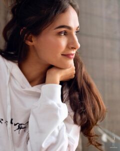 Andrea Jeremiah Instagram - Christmas is coming🎄☃️🤍 

📸 @prachuprashanth 
MUH @prakatwork @motwanikiara 

P.S: The cute jumper I’m wearing is from @thebackwatersanctuary a non-profit organisation in Kabini that supports the rehabilitation of wounded horses, they also have a cute camel 🐪
