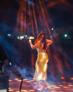 Andrea Jeremiah Instagram - Salem 💚💚💚 

We partied hard 💥💥💥
 
Thank you for being an amazing audience & staying patient through our technical difficulties… lots of love to each & every one of you 😘😘😘

📸 @rp3825 
MUH @scarlet_makeup_artisty 

#thejeremiahproject #live #tamil #music #band  #onstage #salem #andreajeremiah #andrea