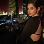 Angana Roy Instagram - Muskaanein jhooti hai Pehchanein jhooti hai Rangeeni hai chhayi Phir bhi hai tanhaayi 📸 @arunavadeyofficial 👗 @hittingfashion 💄 @sumitdas1095 #songoftheday #blacklove #blackoutfit #retroglam #lookoftheday #saturday #mood #talaash #eyemakeup #wings #tooglamtogiveadamn #lovefromA