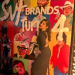 Angana Roy Instagram - About last night! Congratulations @svfbrands on turning 4! ❤️ @myslfjoy @iammony @_subhamdasgupta @soumyamukerji_ @ahanakanjilal @____sneha____ Styling by @hittingfashion Makeup and hair by @sumitdas1095 ✨✨ #svfbrands #anniversary #lookoftheday #aboutlastnight #retrolook #lovefromA M Bar Kitchen & Cocktails