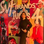 Angana Roy Instagram - About last night! Congratulations @svfbrands on turning 4! ❤️ @myslfjoy @iammony @_subhamdasgupta @soumyamukerji_ @ahanakanjilal @____sneha____ Styling by @hittingfashion Makeup and hair by @sumitdas1095 ✨✨ #svfbrands #anniversary #lookoftheday #aboutlastnight #retrolook #lovefromA M Bar Kitchen & Cocktails