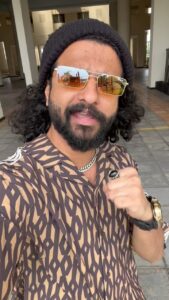 Antony Varghese Instagram - Sing this verse in one breath ( Lyrics given below), upload it in reels & tag @saregamamalayalam @rdx_movie & me. Selected 20 people will have the opportunity to watch the movie with Team RDX. #SceneMone Rap Challenge. Lyrics 👇🏾

“Aroke vannalum illeda pedi
Odakanda nikanda piller kedi
Dehath thodanda veruthe keri
Thorathi paniyum thedi thedi

Panjikidana scene
Chumma pinnikkalayum scene
Thotta vettikalayun scene
Vitto vitto mone 
scene vidu
Team idu
Tool edu 
Let the fight begin yeah“

#SceneMone #RDX