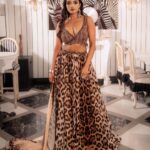 Ashna Zaveri Instagram - Here's looking at you, kid. Outfit @houseofneetalulla Jewellery @_phullara_ MUA @kajolrpaswwan and team @soulehakhann @hairandmakeupbyshweta Location @donnadelibombay Click @vedantpandyaofficial @urjazatakiya @theplugmedia.in #fashion #hautecouture #style #fusion
