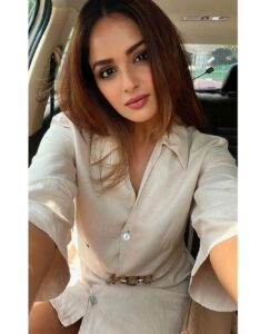 Asmita Sood Instagram - Some self(ie) love 😋 .. #delhidiaries #dayout #selfiesunday