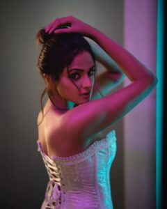 Asmita Sood Instagram - 🧚🏻‍♀️
.
.
.
📸 : @narenballarphotography 
💄: @harshpawar_makeupacademy18 
👱‍♀️: @hairstorybyreshma 
🏢 : @sofitelmumbaibkc 
#testshoot #lights #play #ootd #asmitten