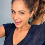 Asmita Sood Instagram - 🙂😏🤯😶‍🌫️🤪😏 #moods #profilecheck