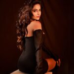 Avika Gor Instagram - Hi! 🖤 Photography @amitkhannaphotography Stylist @krishi1606 Outfit @tomberamoureuxin Hair @rutujahairstylist Makeup @komalkumavat_makeovers studio @krazyfox_studio