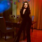 Catherine Tresa Instagram - I hope that your week ahead will be as colourful as the background in my picture♥️ #gooddays💕 #happycolors #nomondayblueshere #mebeingme 📷: @adrin_sequeira