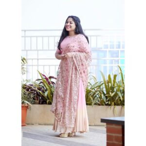 Chandini Sreedharan Instagram - Wearing @parvathy_chankramath for #AlluRamendran #Promotions 😍 Captured by @pranavraaaj. Swipe! 🥰
