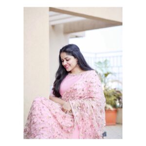 Chandini Sreedharan Instagram - Only two more days until #AlluRamendran’s release!! 😍 Wearing @parvathy_chankramath for #promotions! Captured by @pranavraaaj! Promise this is the last one in this series 🙊