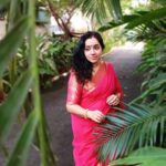 Chandra Lakshman Instagram - Wherever life plants you,bloom with grace💫 📸@tosh.christy #moongirl #lifeisbeautiful #love #positivevibes #instadaily #instaphoto #sareelove #picoftheday