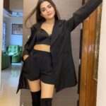 Debattama Saha Instagram - 🖤👑🐝 . . . . . . #instagood #instadaily #instafashion #instamood #instalike #instalove #instagramers #instagram #black #allblack