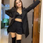 Debattama Saha Instagram - 🖤👑🐝 . . . . . . #instagood #instadaily #instafashion #instamood #instalike #instalove #instagramers #instagram #black #allblack