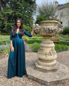 Dipannita Sharma Instagram - 💙💚

Big thank you to the fabulous girls of the costume/style/design team @aasthasharma @reannmoradian @aakrutisejpal @himanidaxini 

&
to the ever helpful 
@lattapathakmuah & team ! 

All my love …
Neeyat in theatres !!! 
P.S - spotted @antergallactic gingerly hopping across (4th image ) 😁
#bts #onset