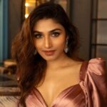 Donal Bisht Instagram - “The aura of the person reflects their true nature.”❤️ . . . . . . . Photographer and DOP @vishwasgonsalves Stylist : @foramsanghavi18 @stylebyforam @bulani_diya Outfit : @rozinaa_india Jewellery : @royaljewels77 MUA @farah_mehdi_ Hair stylist @glitz_n_blush Location : @1522inmumbai . . . .