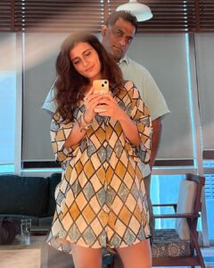 Fatima Sana Shaikh Instagram - Hey you! 
Can’t wait to go back on your set. ❤️
@anuragbasuofficial