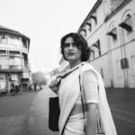Fatima Sana Shaikh Instagram - फिल्मों को कामयाब बनाने और सितारे पैदा करने के लिए हमें सितारा-शनास निगाहों की ज़रूरत है। - सआदत हसन मंटो . Shot by - @tarunchouhan_ph 🌸 . Outfit - @raw_mango 💐