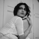 Fatima Sana Shaikh Instagram - फिल्मों को कामयाब बनाने और सितारे पैदा करने के लिए हमें सितारा-शनास निगाहों की ज़रूरत है। - सआदत हसन मंटो . Shot by - @tarunchouhan_ph 🌸 . Outfit - @raw_mango 💐