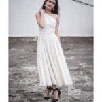 Fatima Sana Shaikh Instagram - 🕊️🕊️🕊️ Styled by @its_mariyamm Outfit:- @therealblife Jewellery:- @goldenwindow @ascend.rohank Clutch:- @oceana_clutches