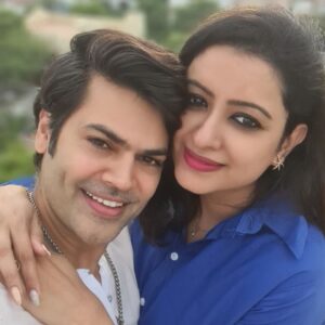 Ganesh Venkatraman Instagram - Admiring her Pregnancy Glow 😍 
Sundays are mandatory Mottamaadi Romance as the sun sets 😉🌞 

#lifessimplepleasures
#lovelifelaughter 
@prettysunshine28