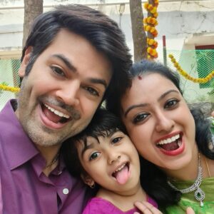 Ganesh Venkatraman Instagram - Early morning Pooja and kovil Darshanam
Positive vibes 😇😇

Happy Sunday Folks ❤
Have a super week ahead...

#family
#positivevibesonly 
#happysunday
@prettysunshine28
#SamairaGanesh