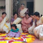 Gayathrie Instagram - Happy Onam!! 🏵️ May this Onam bring you as much happiness as it did me! ❤️ #familytime