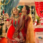 Hiba Nawab Instagram - Dulhaniyan le jaayenge? Good looks good looks and lots of laughter 💋💯