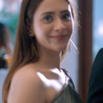 Hiba Nawab Instagram - Here is Beirada for all of you...a song that is going to touch your soul and make you believe that love can happen during the most unpredictable times of your life. Go on the Mestarlet Production channel now to enter the world of Beirada. @fahmaankhan @tabish_pasha @mestarlet @ramshashares