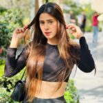 Hiba Nawab Instagram - Throwing up the shade for a little bit of sunshine✨