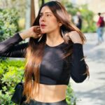 Hiba Nawab Instagram - Throwing up the shade for a little bit of sunshine✨