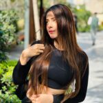 Hiba Nawab Instagram - Throwing up the shade for a little bit of sunshine✨
